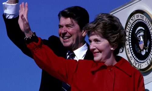  Đệ nhất phu nhân Mỹ Nancy Reagan là vợ của cựu Tổng thống Mỹ Ronald Reagan. Bà sinh ngày 6/7/1921 và qua đời ngày 6/3/2016. Bà Nancy Reagan là một trong những nhân vật nổi tiếng sinh năm Dậu.